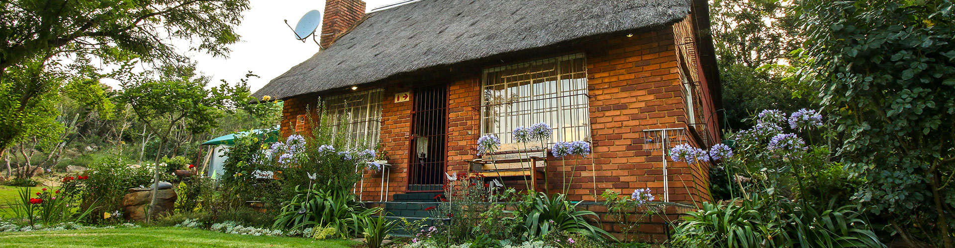 Thatched brick self-catering chalet at Nkwe